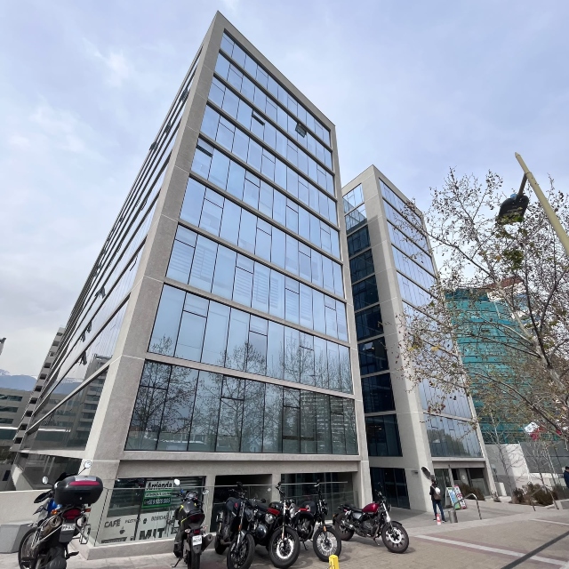 LAS CONDES / VENTA OFICINA 58MTS2. 1PV 1B