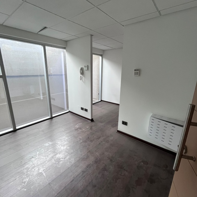 LAS CONDES / VENTA OFICINA 58MTS2. 1PV 1B - Imagen 3