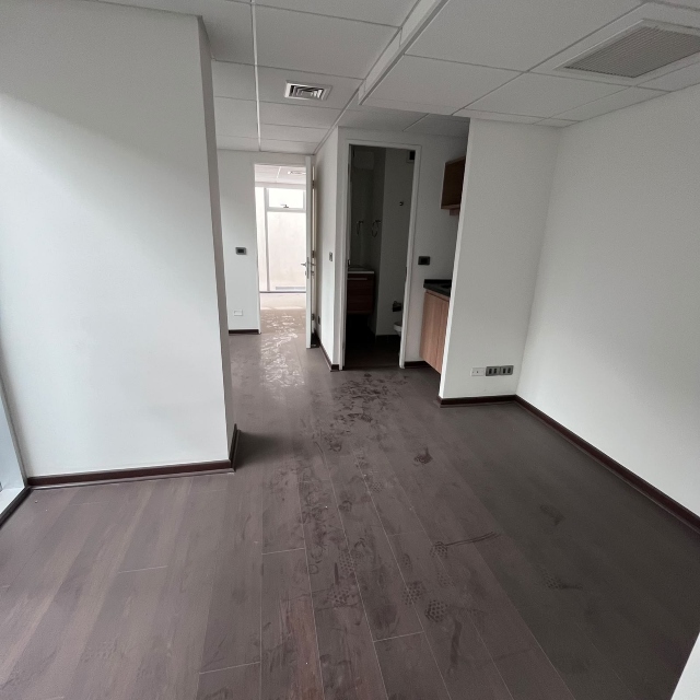 LAS CONDES / VENTA OFICINA 58MTS2. 1PV 1B - Imagen 4