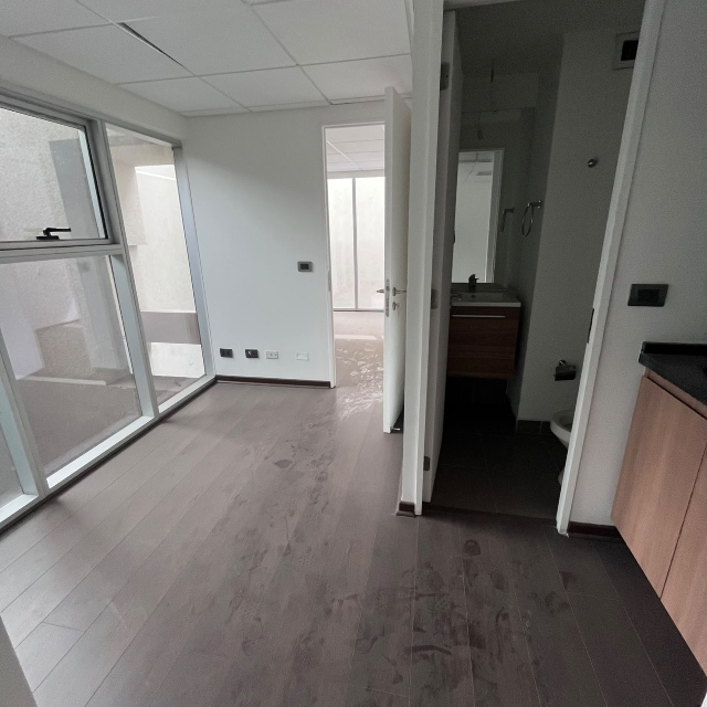 LAS CONDES / VENTA OFICINA 58MTS2. 1PV 1B - Imagen 5