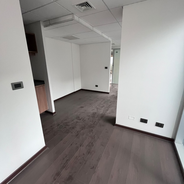 LAS CONDES / VENTA OFICINA 58MTS2. 1PV 1B - Imagen 9