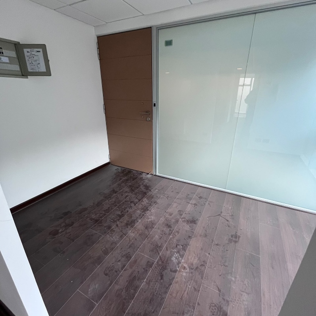 LAS CONDES / VENTA OFICINA 58MTS2. 1PV 1B - Imagen 10