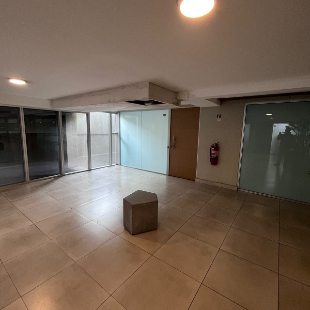 LAS CONDES / VENTA OFICINA 79MTS2. 5PVTS 2B - Imagen 3